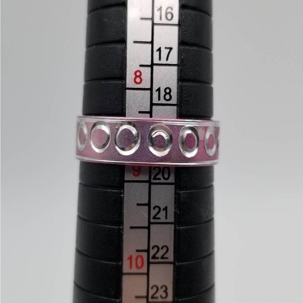 Pink metallic edgy ring size 8.5 R119 🌟